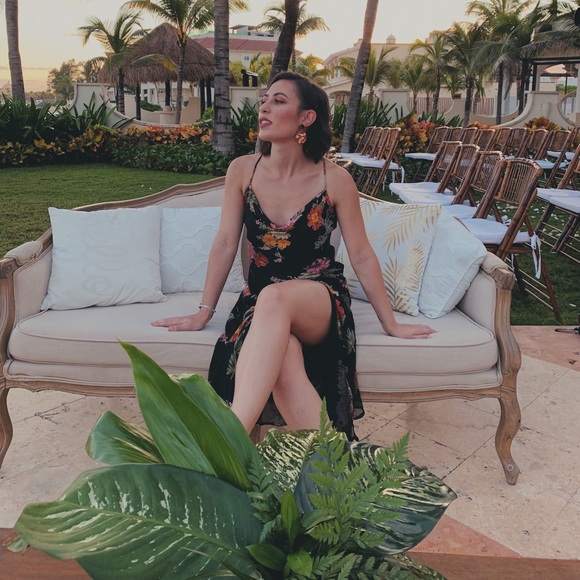 Meet your Posher, Lucia - Picture 2 of 14